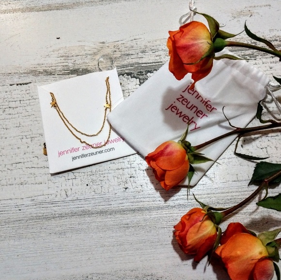 Dainty Star Gold Necklace - Picture 3 of 4